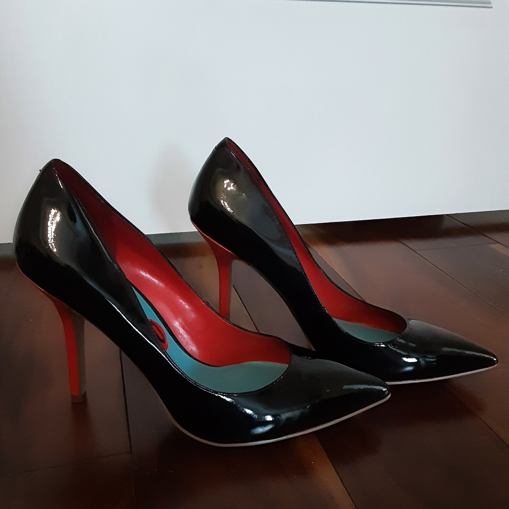 BN GUESS PATENT HEELS US 10